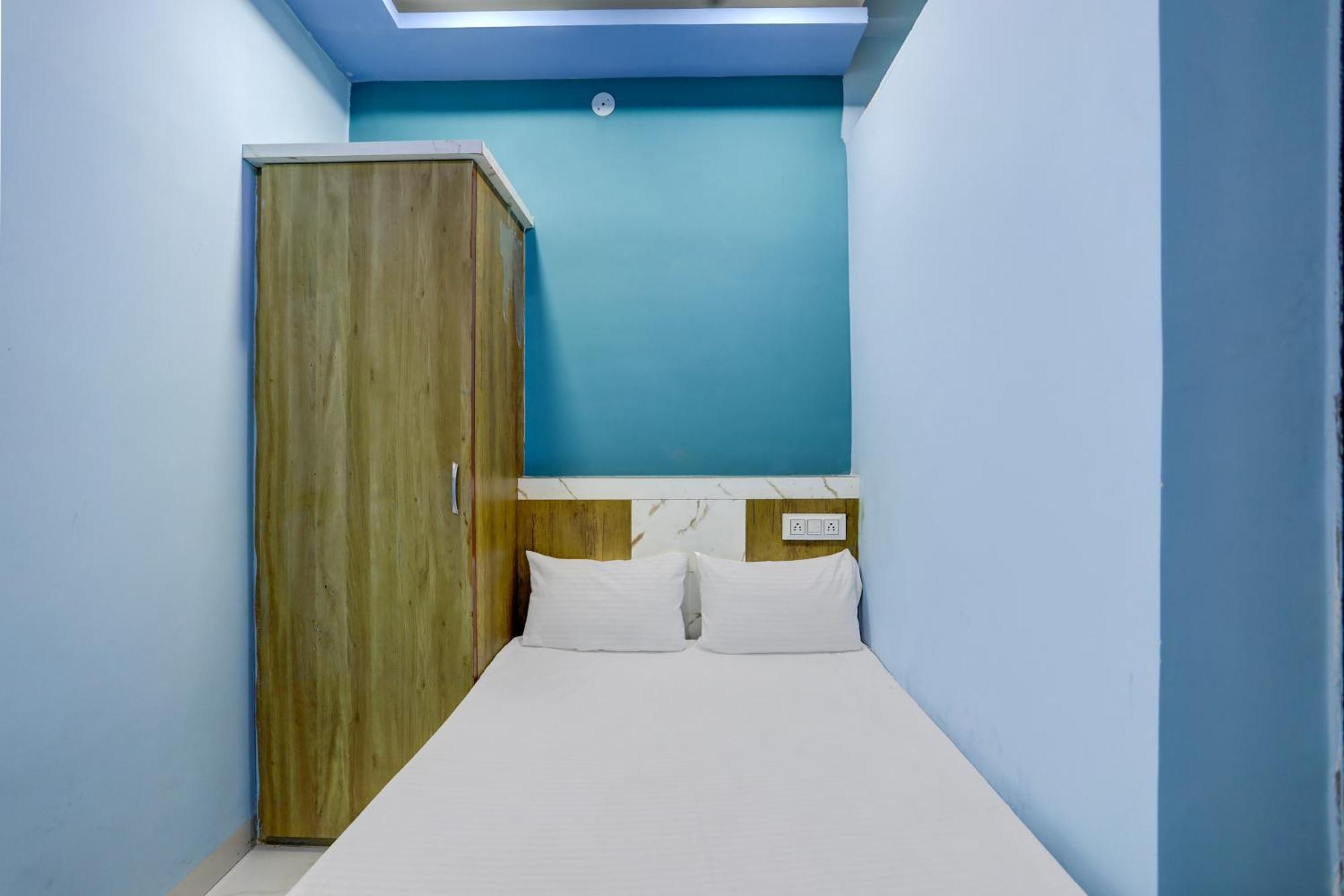 אינדורה Spot On Hotel Ronak Place מראה חיצוני תמונה