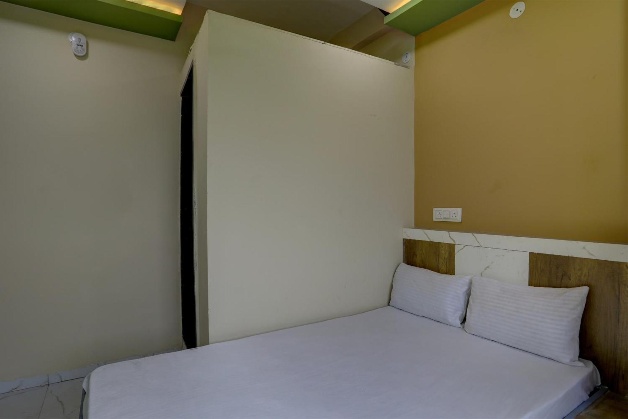 אינדורה Spot On Hotel Ronak Place מראה חיצוני תמונה
