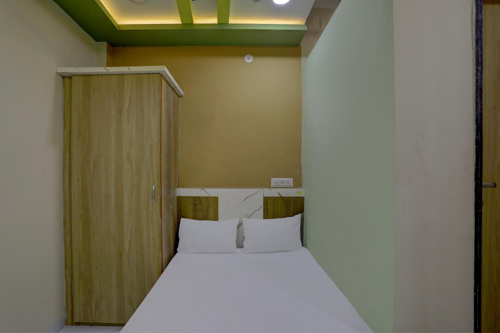 אינדורה Spot On Hotel Ronak Place מראה חיצוני תמונה