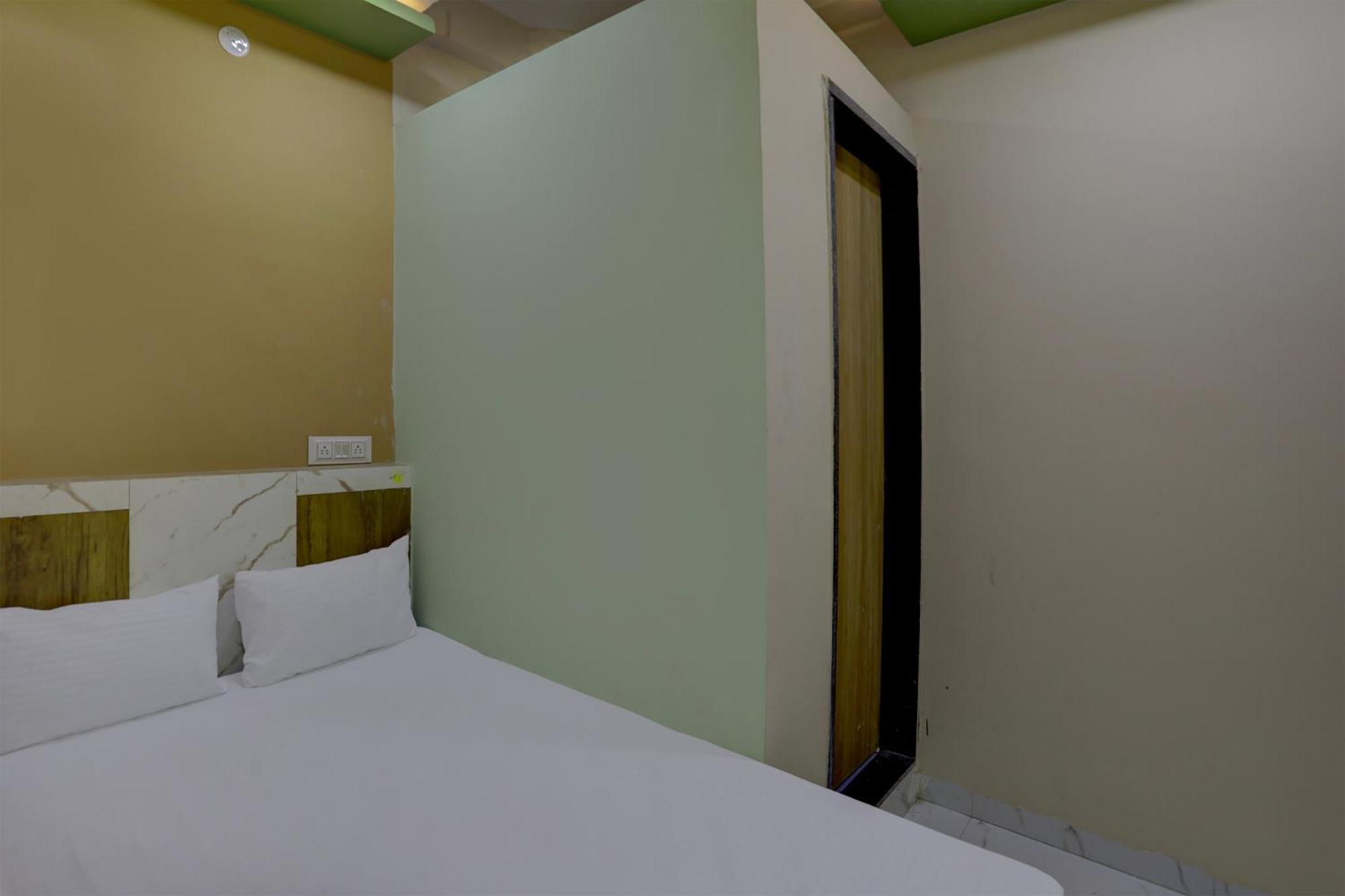 אינדורה Spot On Hotel Ronak Place מראה חיצוני תמונה
