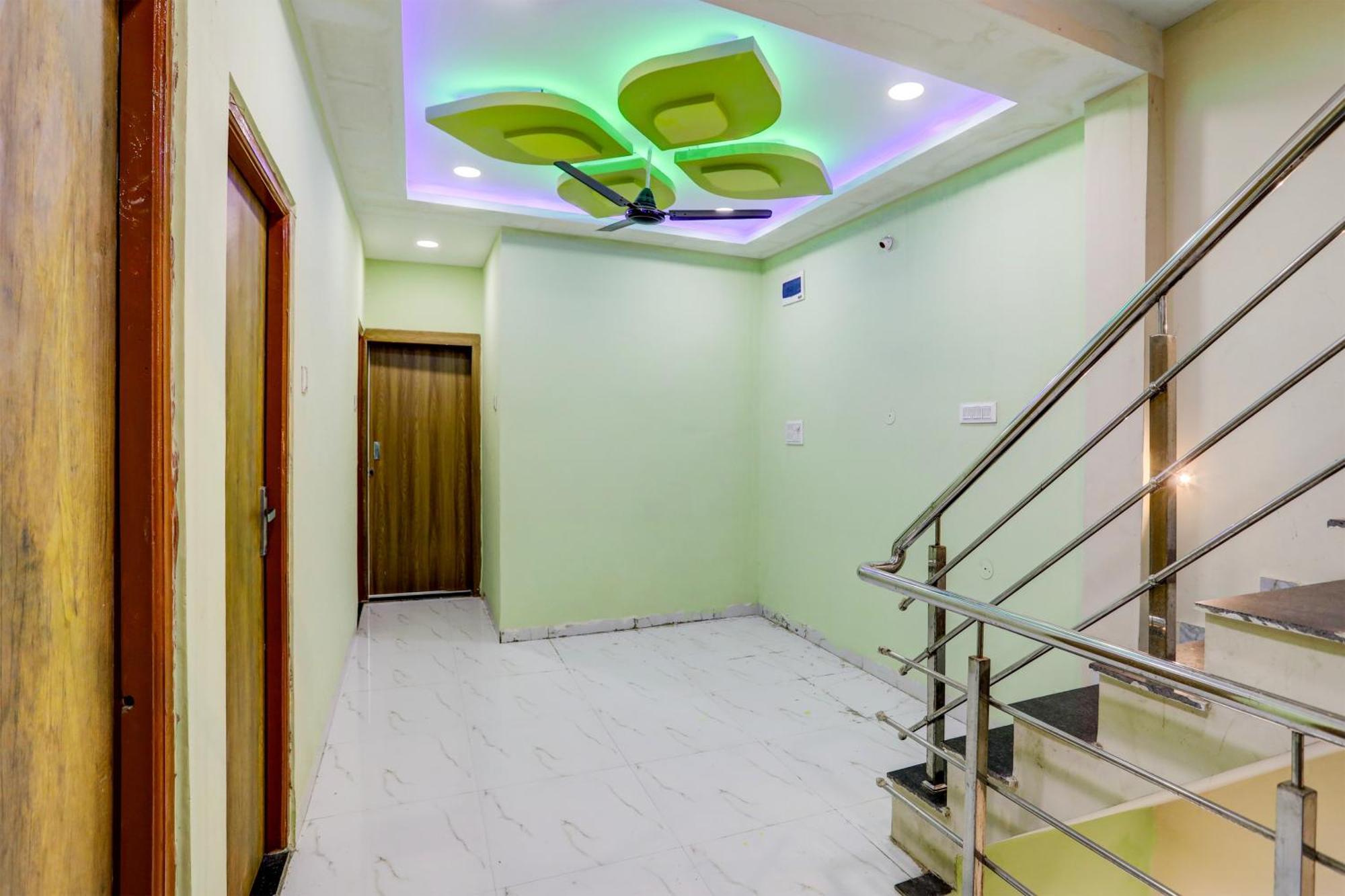 אינדורה Spot On Hotel Ronak Place מראה חיצוני תמונה